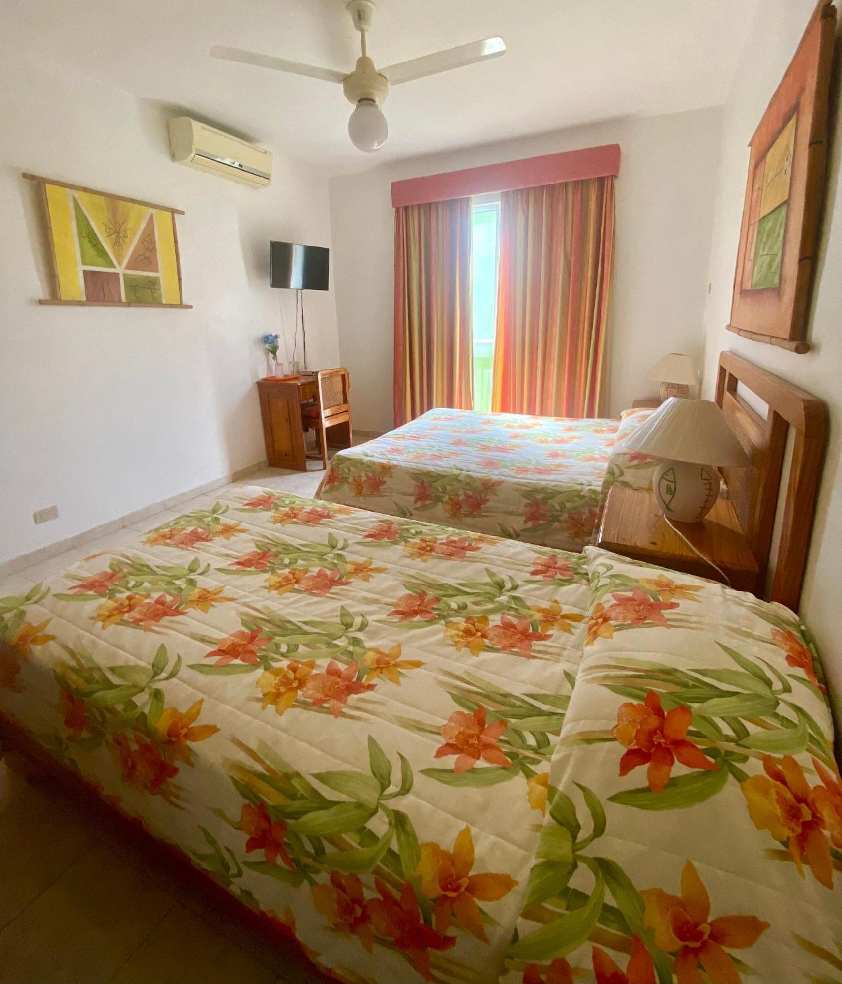 Hotel Angel Gabriel بوكا شيكا المظهر الخارجي الصورة