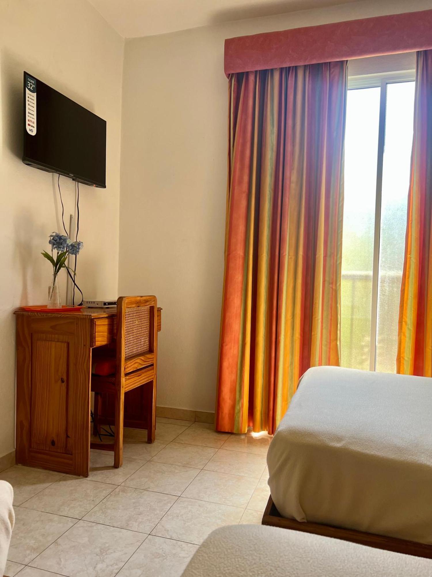 Hotel Angel Gabriel بوكا شيكا المظهر الخارجي الصورة